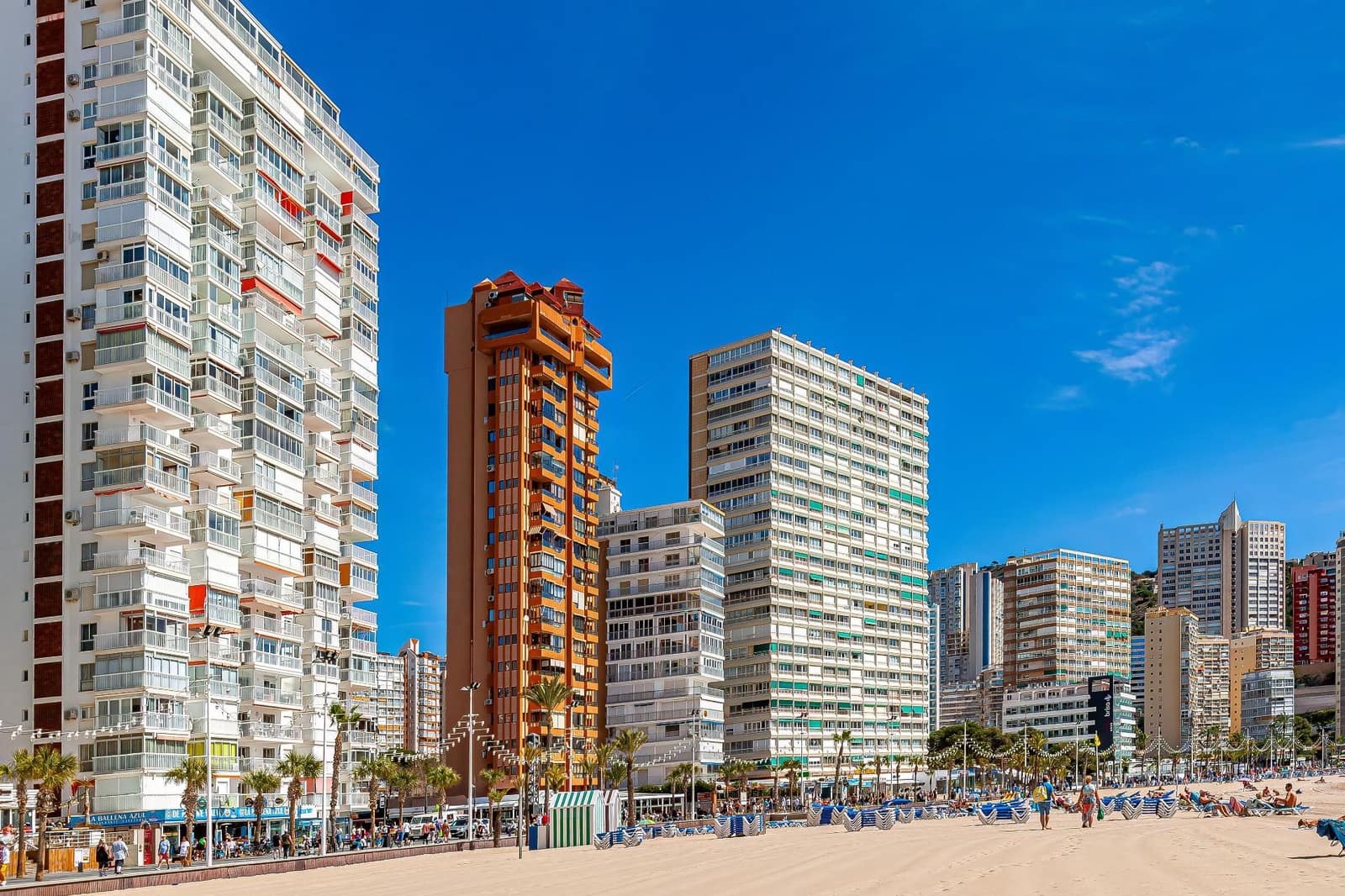 2 soverom Leilighet til leie i Benidorm med svømmebasseng garasje - € 1 500 (Ref: 10059256)