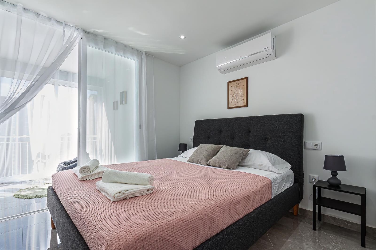 2 soverom Leilighet til leie i Benidorm med svømmebasseng garasje - € 1 400 (Ref: 10059257)