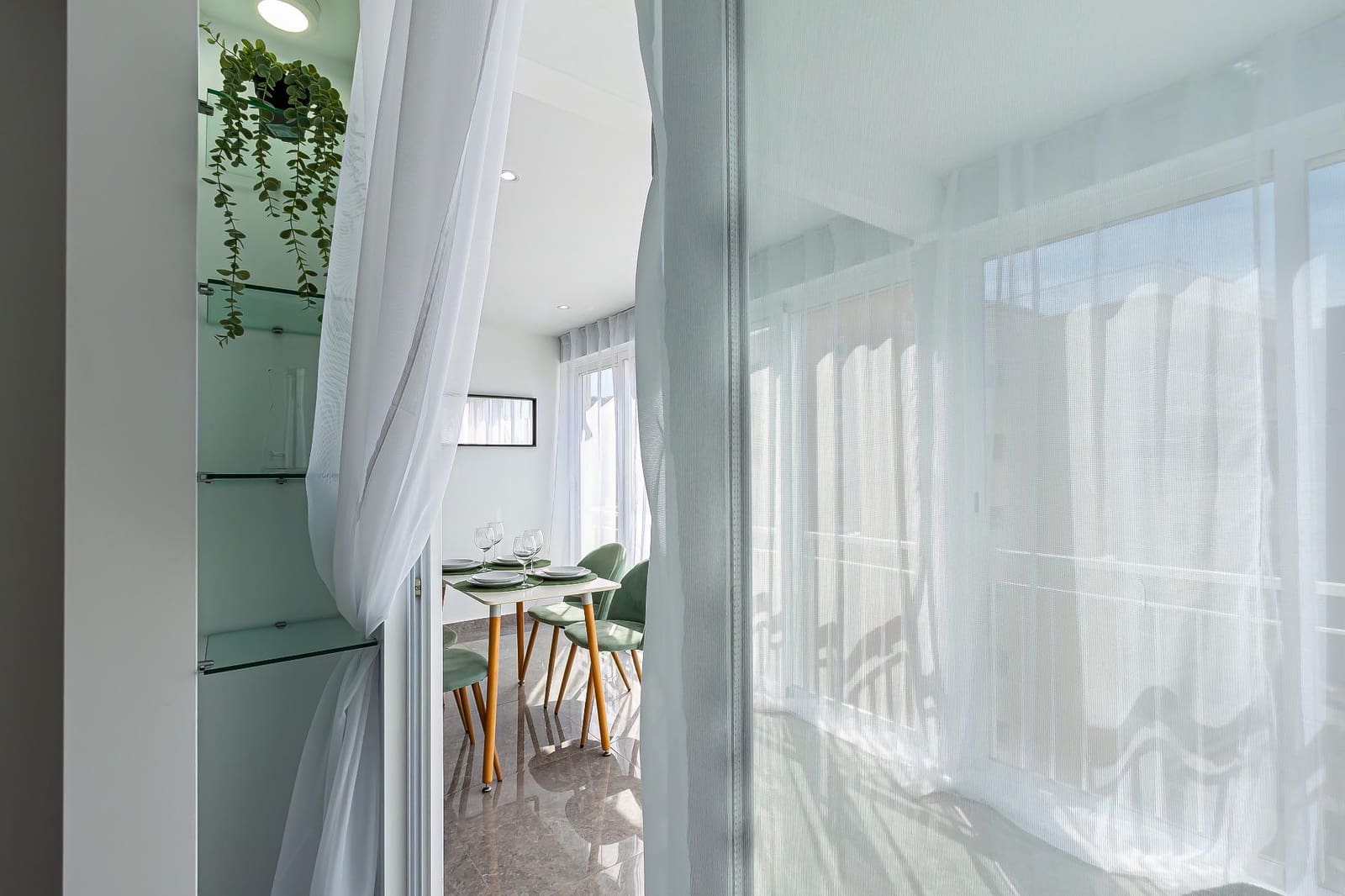 2 soverom Leilighet til leie i Benidorm med svømmebasseng garasje - € 1 400 (Ref: 10059257)