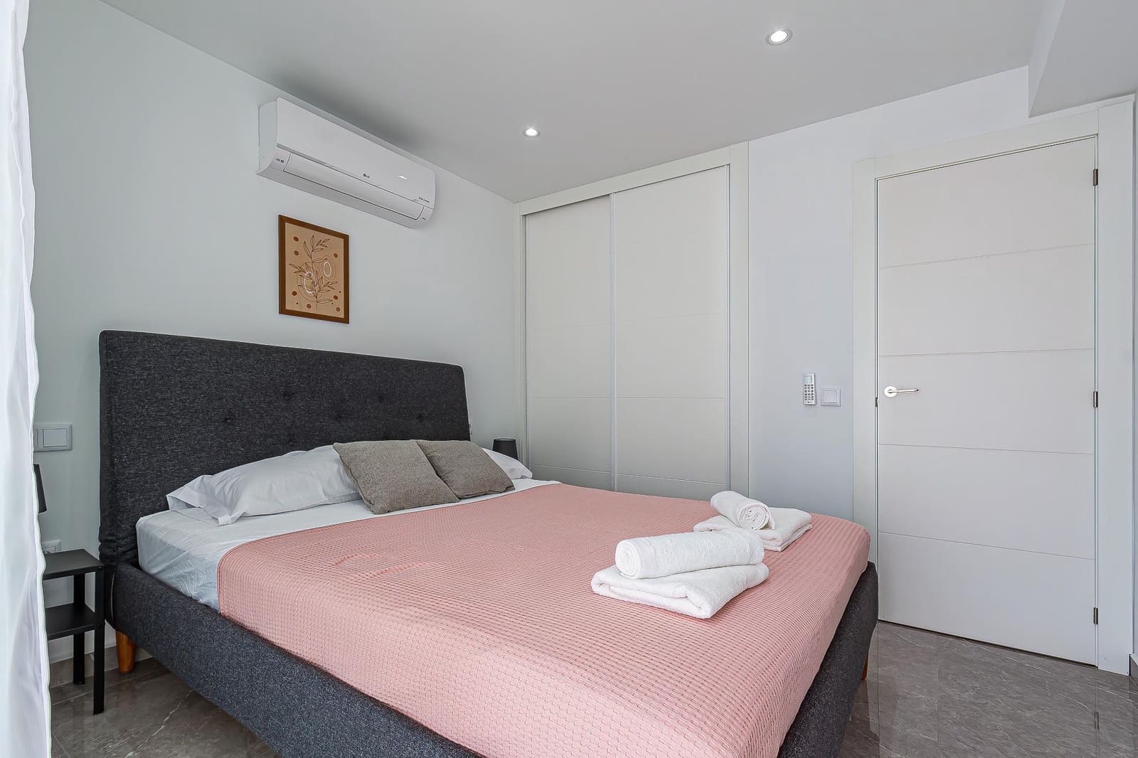 2 soverom Leilighet til leie i Benidorm med svømmebasseng garasje - € 1 400 (Ref: 10059257)
