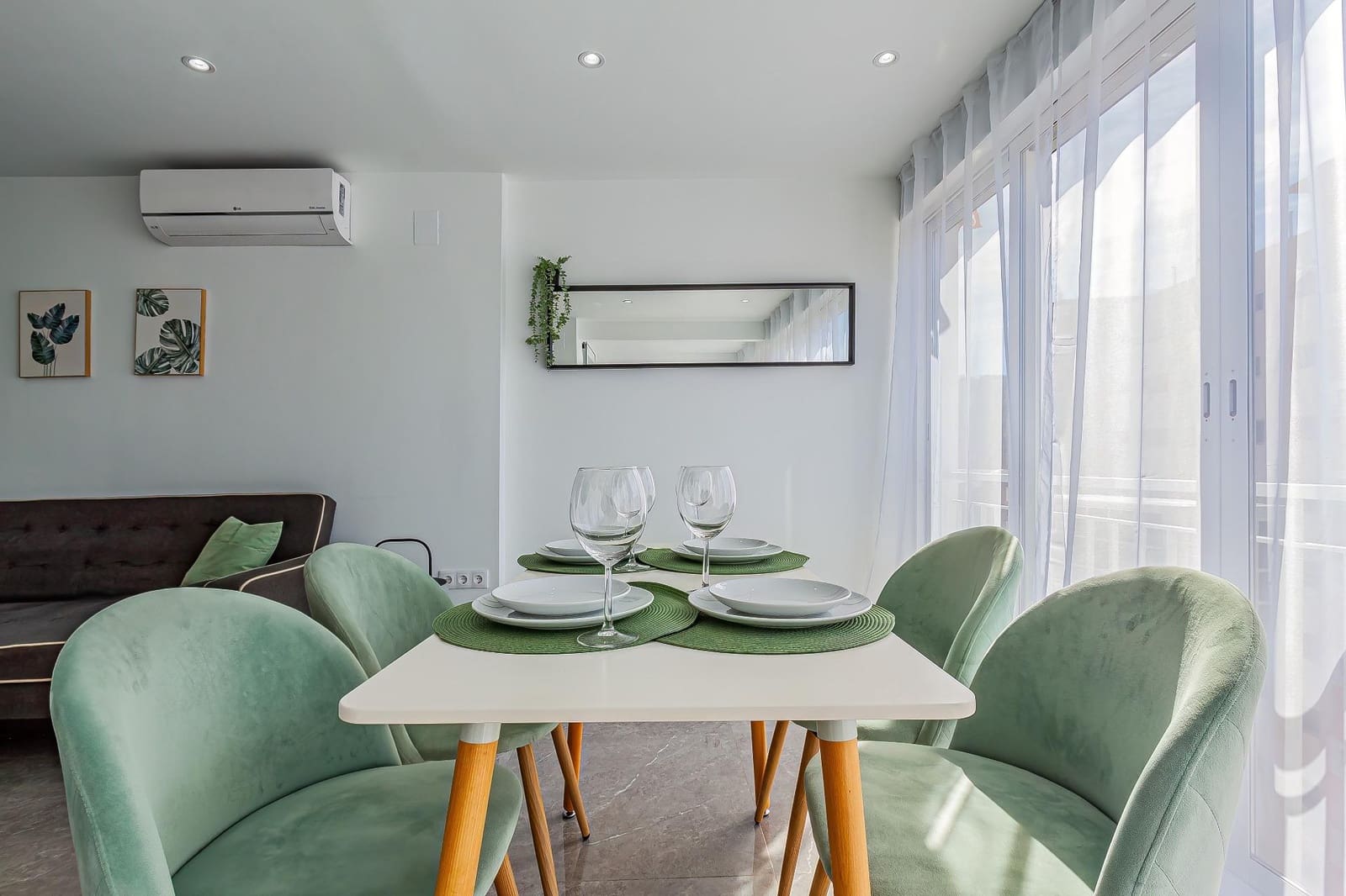 2 soverom Leilighet til leie i Benidorm med svømmebasseng garasje - € 1 400 (Ref: 10059257)
