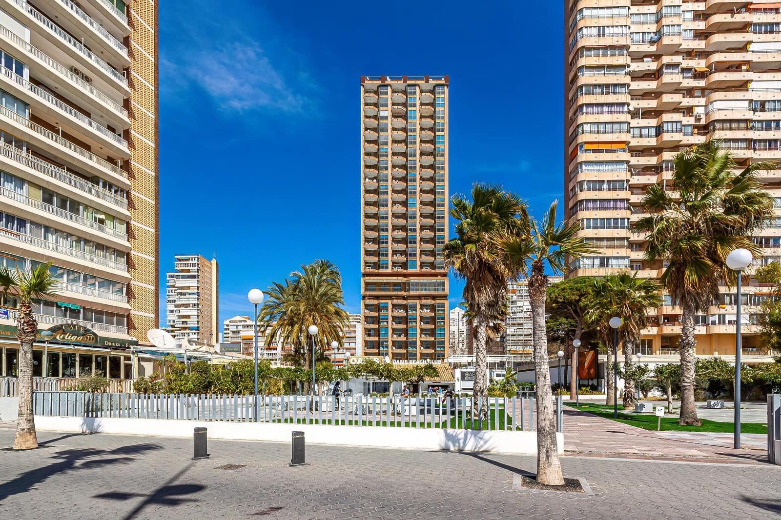 2 soverom Leilighet til leie i Benidorm med svømmebasseng garasje - € 1 400 (Ref: 10059257)