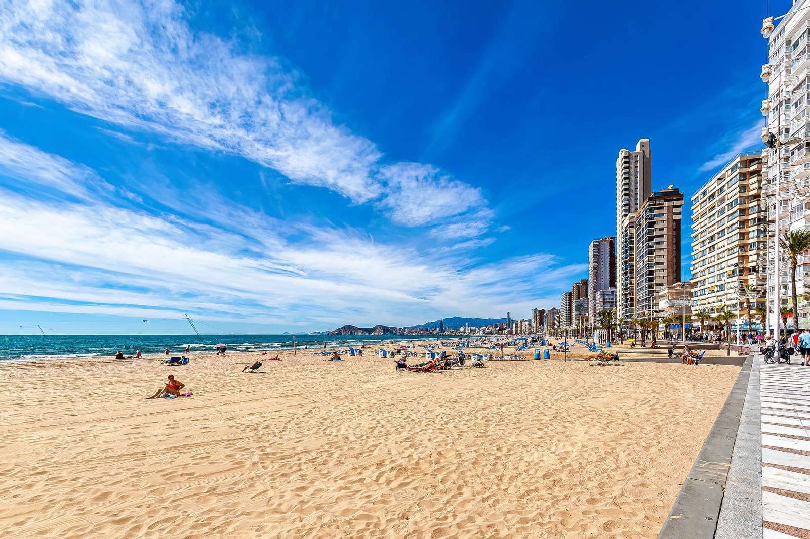 2 soverom Leilighet til leie i Benidorm med svømmebasseng garasje - € 1 400 (Ref: 10059257)