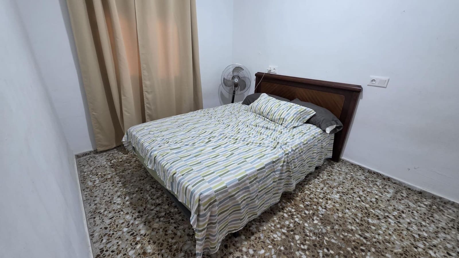 3 bedroom Apartment for rent in Alicante / Alacant city - € 850 (Ref: 10064792)