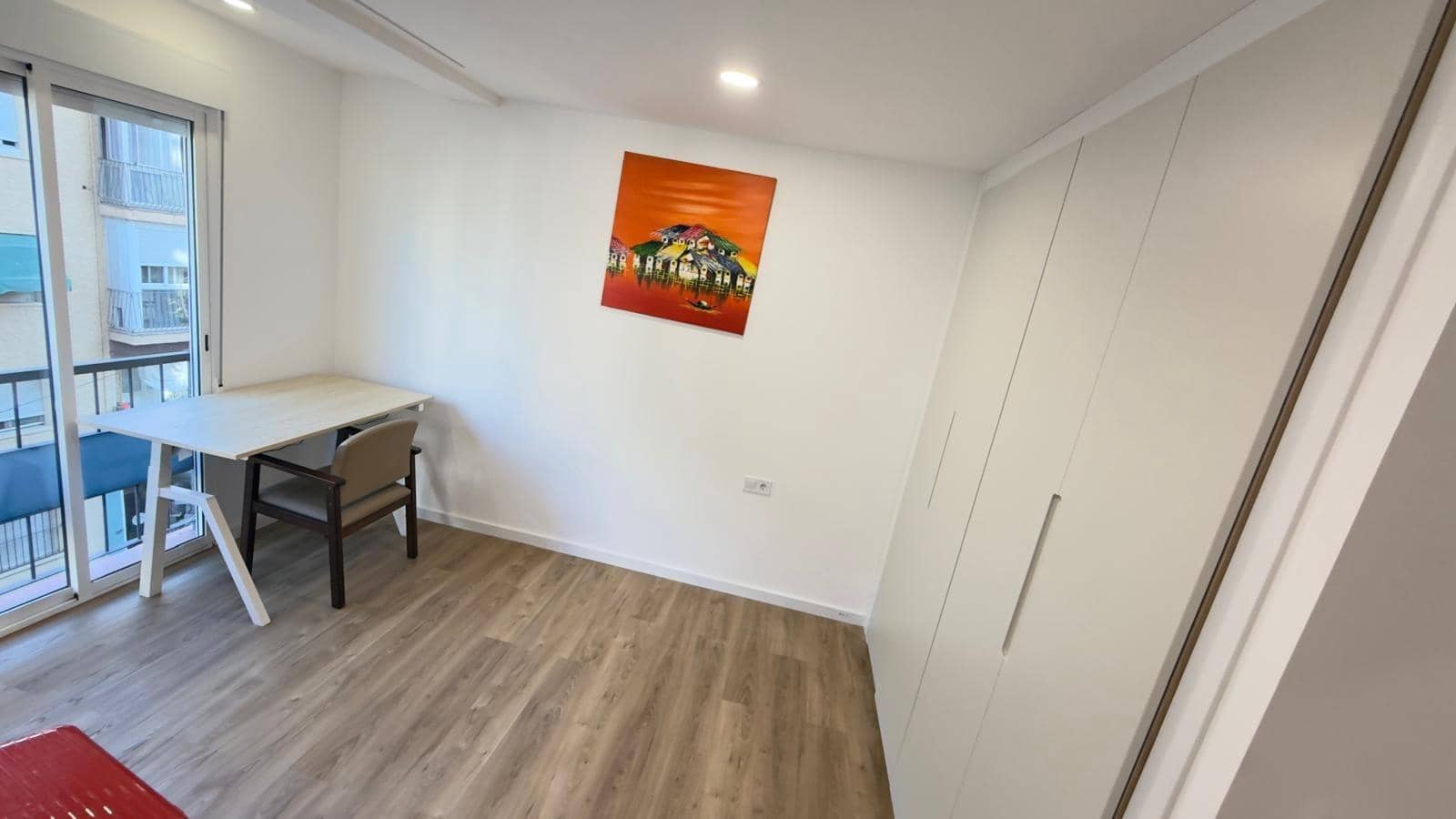 3 slaapkamer Appartement te huur in Alicante stad - € 1.500 (Ref: 10109799)