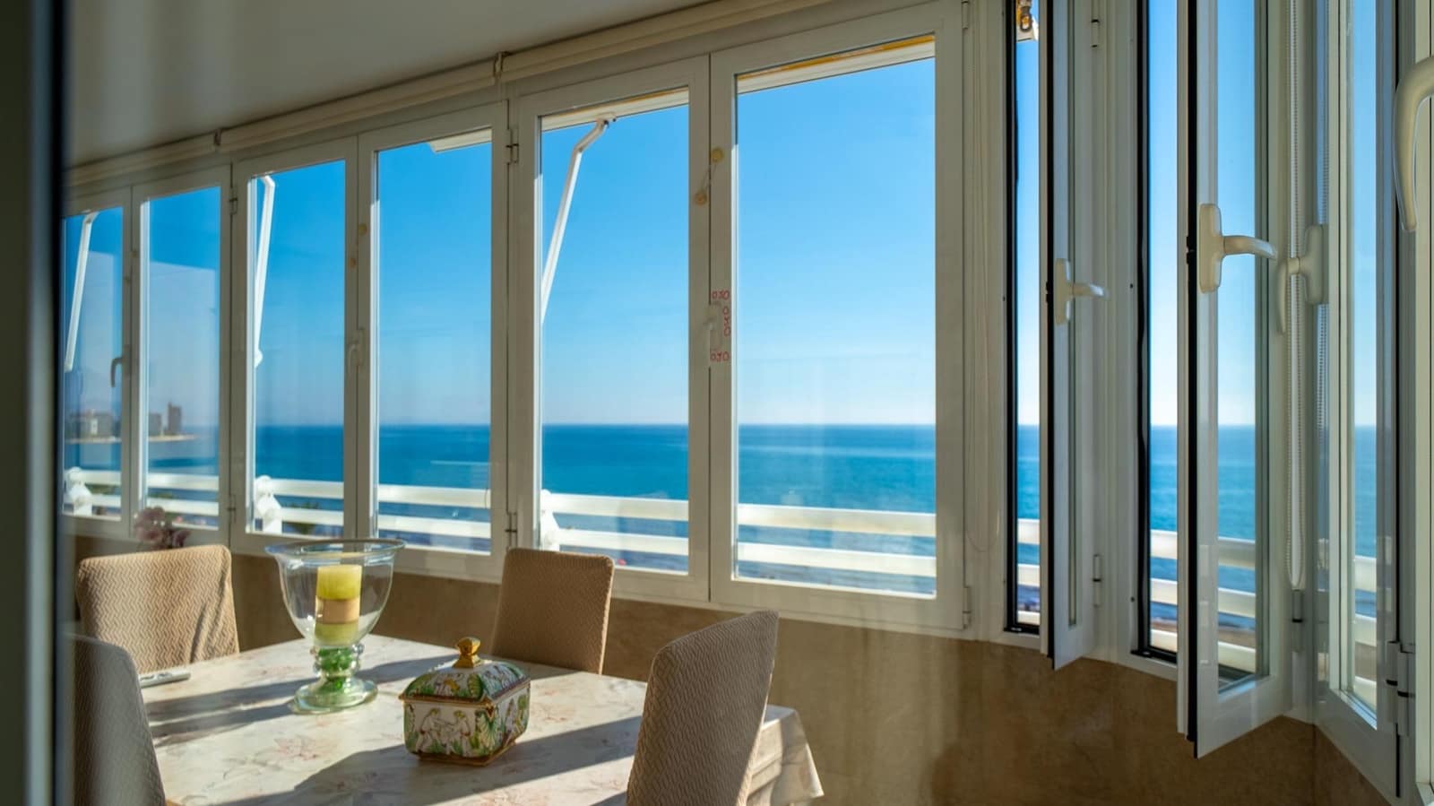 3 makuuhuone Huoneisto myytävänä paikassa Playa de Muchavista mukana uima-altaan 
autotalli - 750 000 € (Ref: 10115759)