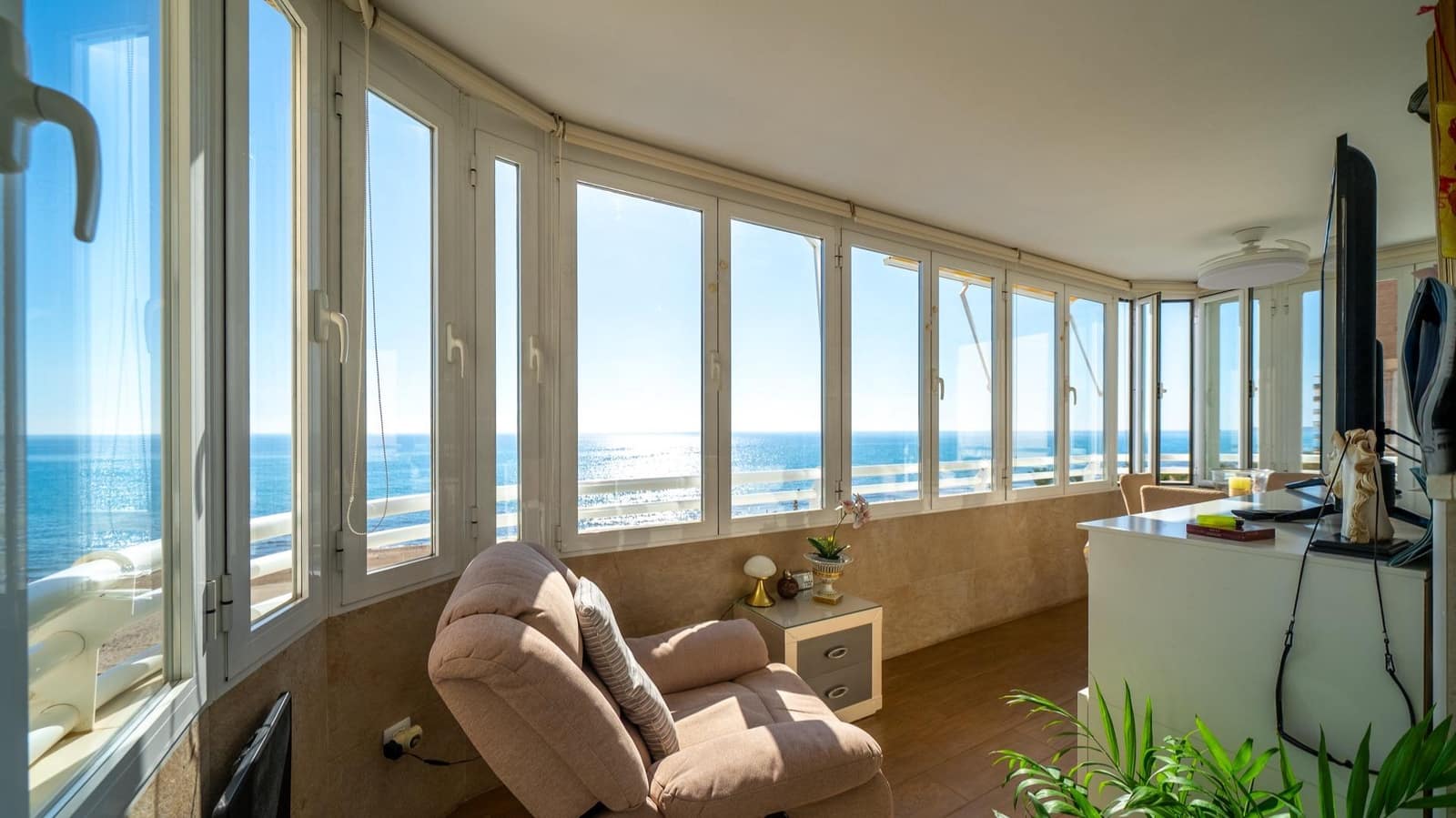 3 makuuhuone Huoneisto myytävänä paikassa Playa de Muchavista mukana uima-altaan 
autotalli - 750 000 € (Ref: 10115759)