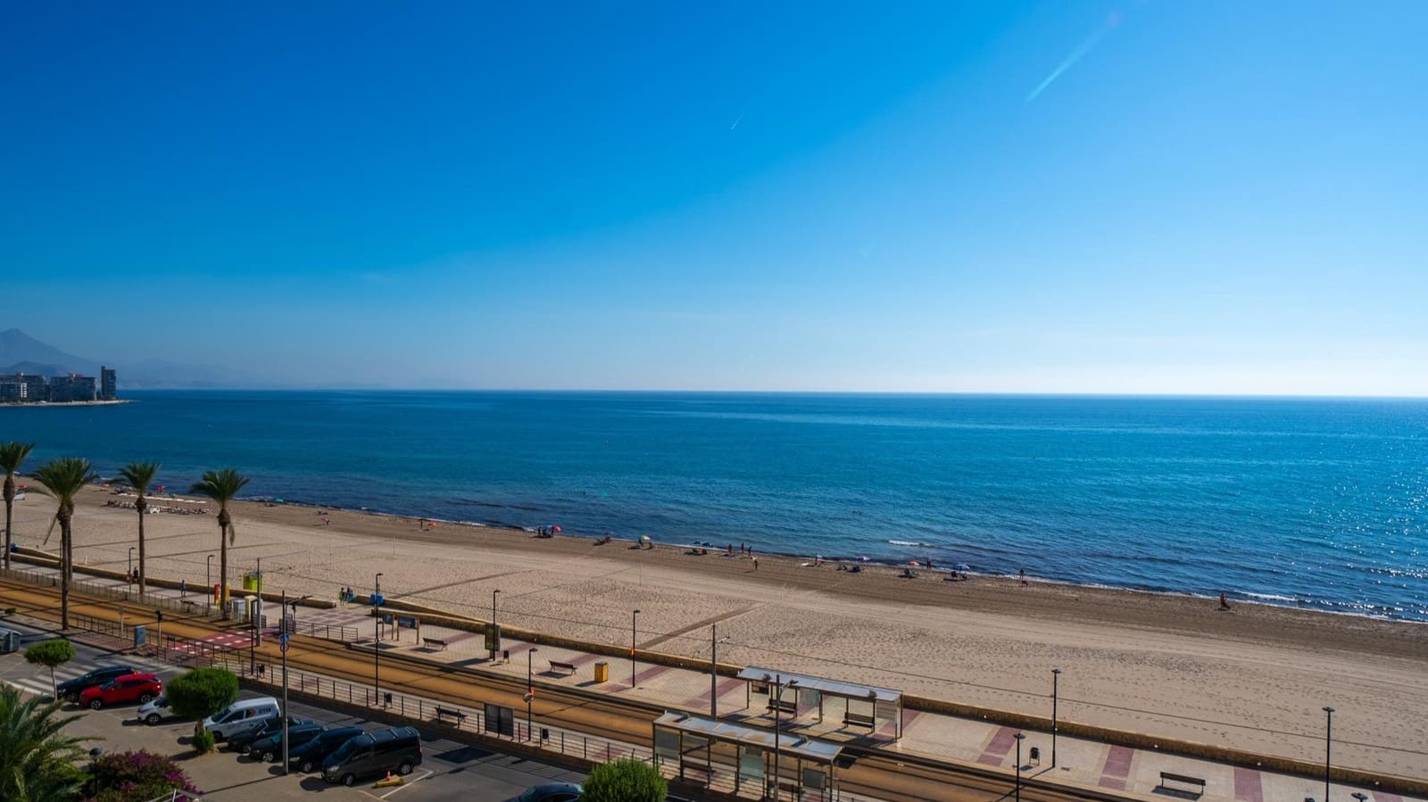 3 makuuhuone Huoneisto myytävänä paikassa Playa de Muchavista mukana uima-altaan 
autotalli - 750 000 € (Ref: 10115759)