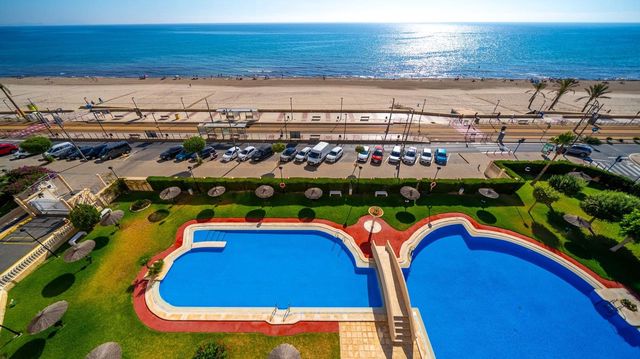 3 makuuhuone Huoneisto myytävänä paikassa Playa de Muchavista, El Campello mukana uima-altaan 
autotalli - 750 000 € (Ref: 10115759)