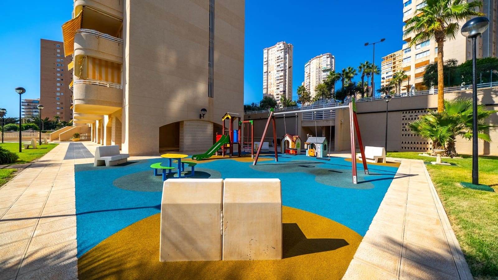 3 makuuhuone Huoneisto myytävänä paikassa Playa de Muchavista mukana uima-altaan 
autotalli - 750 000 € (Ref: 10115759)