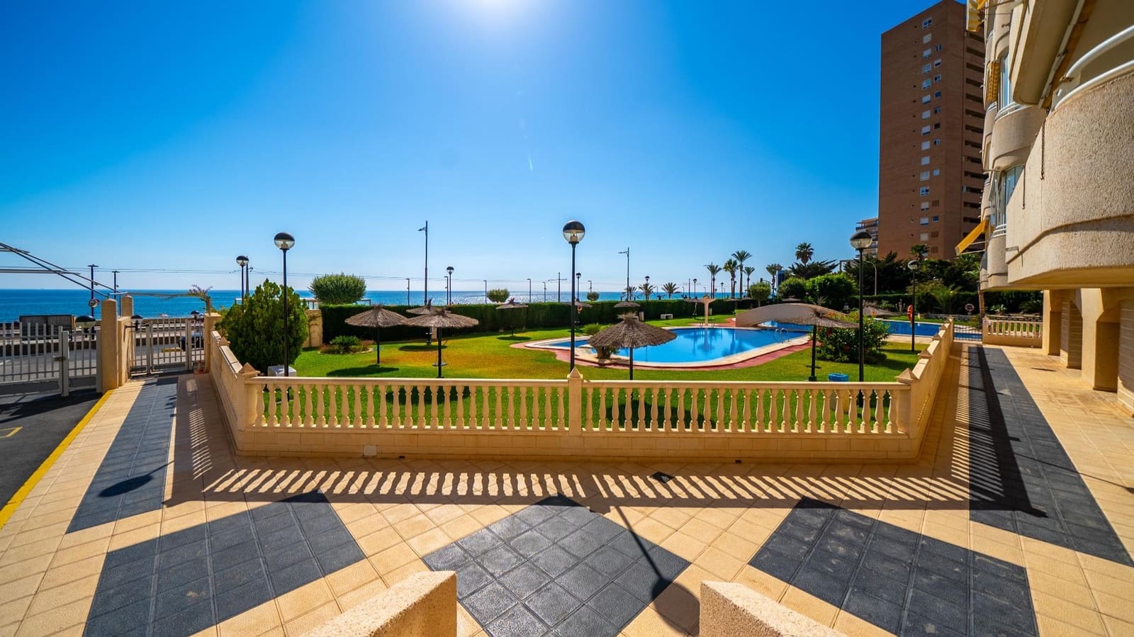 3 makuuhuone Huoneisto myytävänä paikassa Playa de Muchavista mukana uima-altaan 
autotalli - 750 000 € (Ref: 10115759)