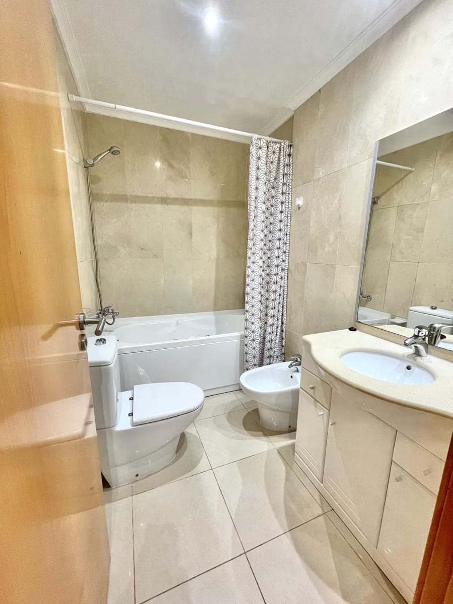 1 makuuhuone Huoneisto vuokrattavana paikassa La Villajoyosa / Vila Joiosa mukana uima-altaan - 1 200 € (Ref: 10129694)