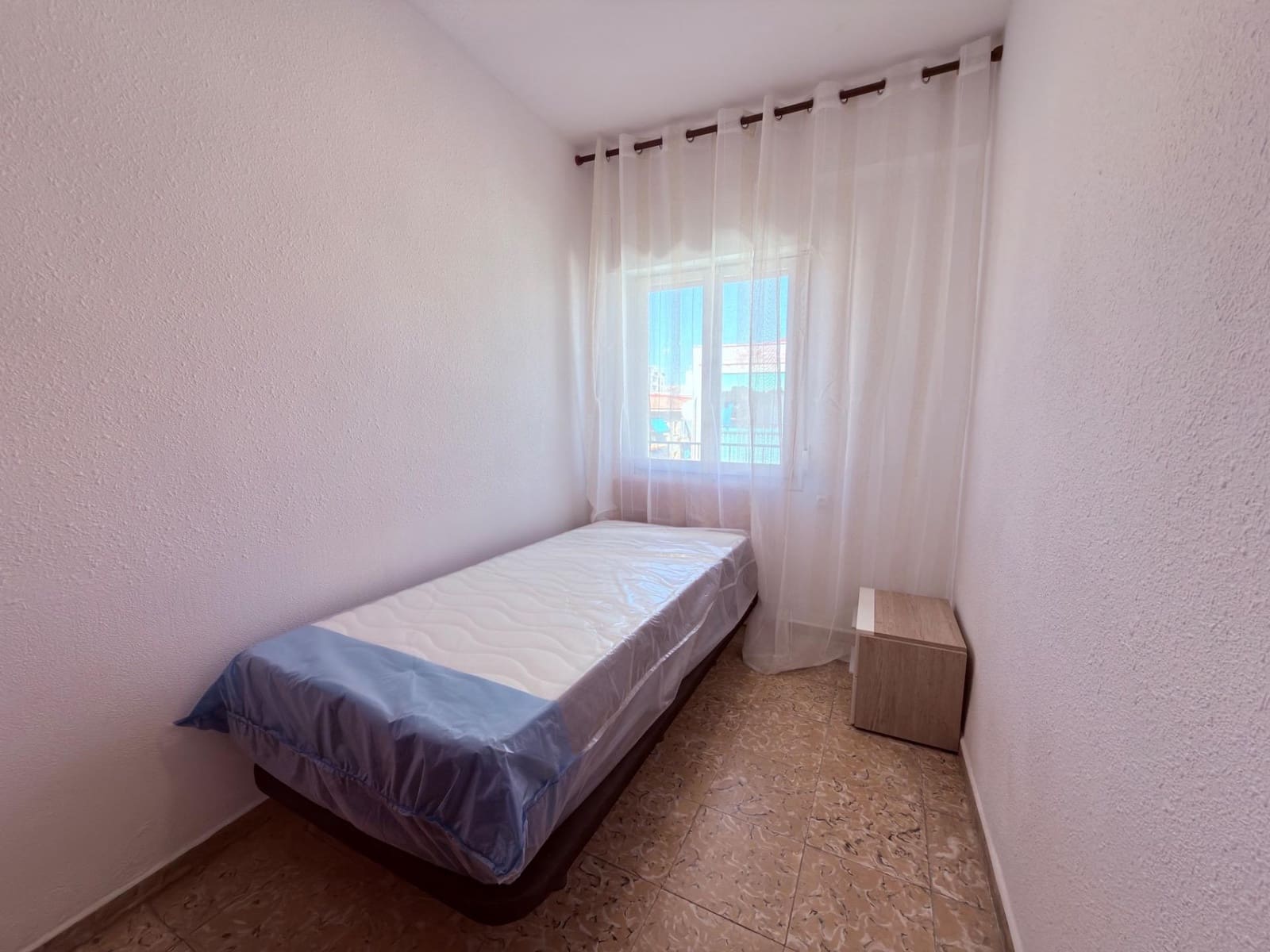 3 soveværelse Lejlighed til salg i Alicante by - € 139.000 (Ref: 10139839)