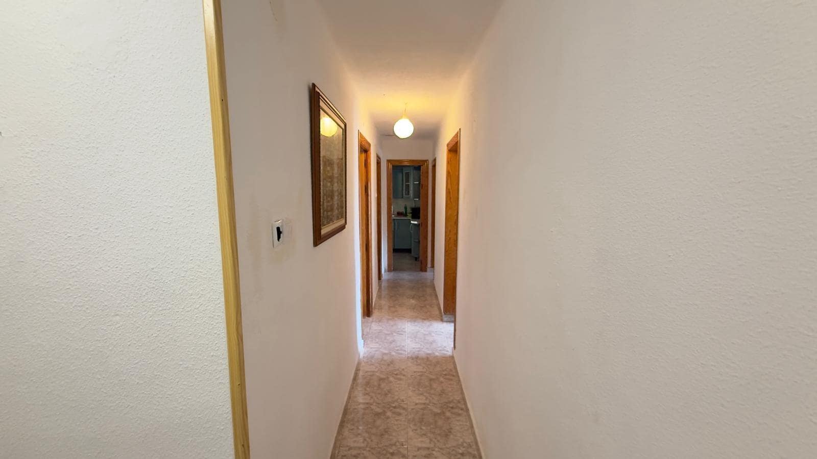 2 slaapkamer Appartement te huur in Alicante stad - € 900 (Ref: 10166795)