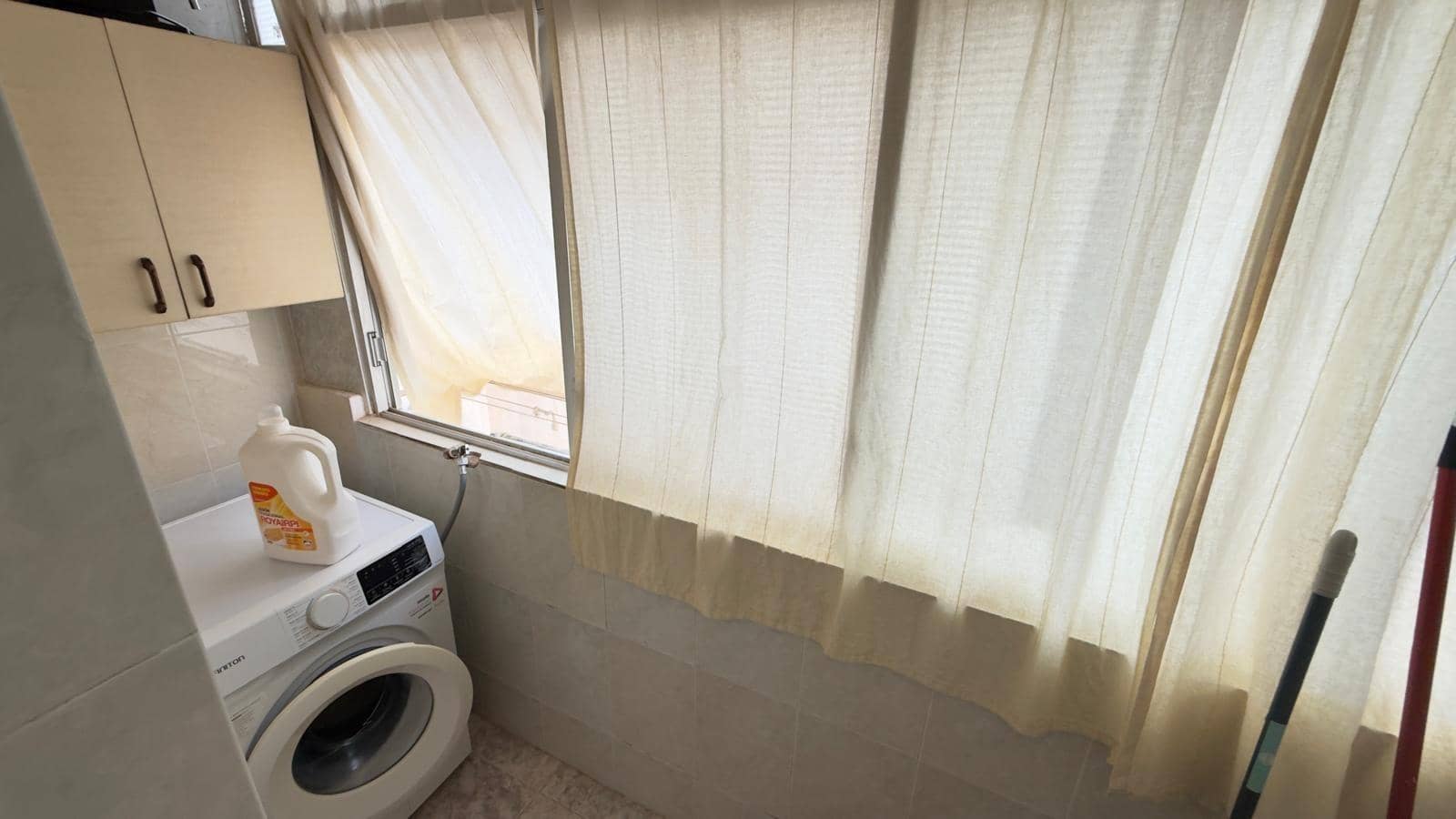 2 slaapkamer Appartement te huur in Alicante stad - € 900 (Ref: 10166795)