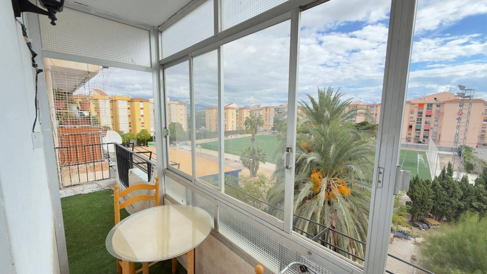 2 slaapkamer Appartement te huur in Alicante stad - € 900 (Ref: 10166795)