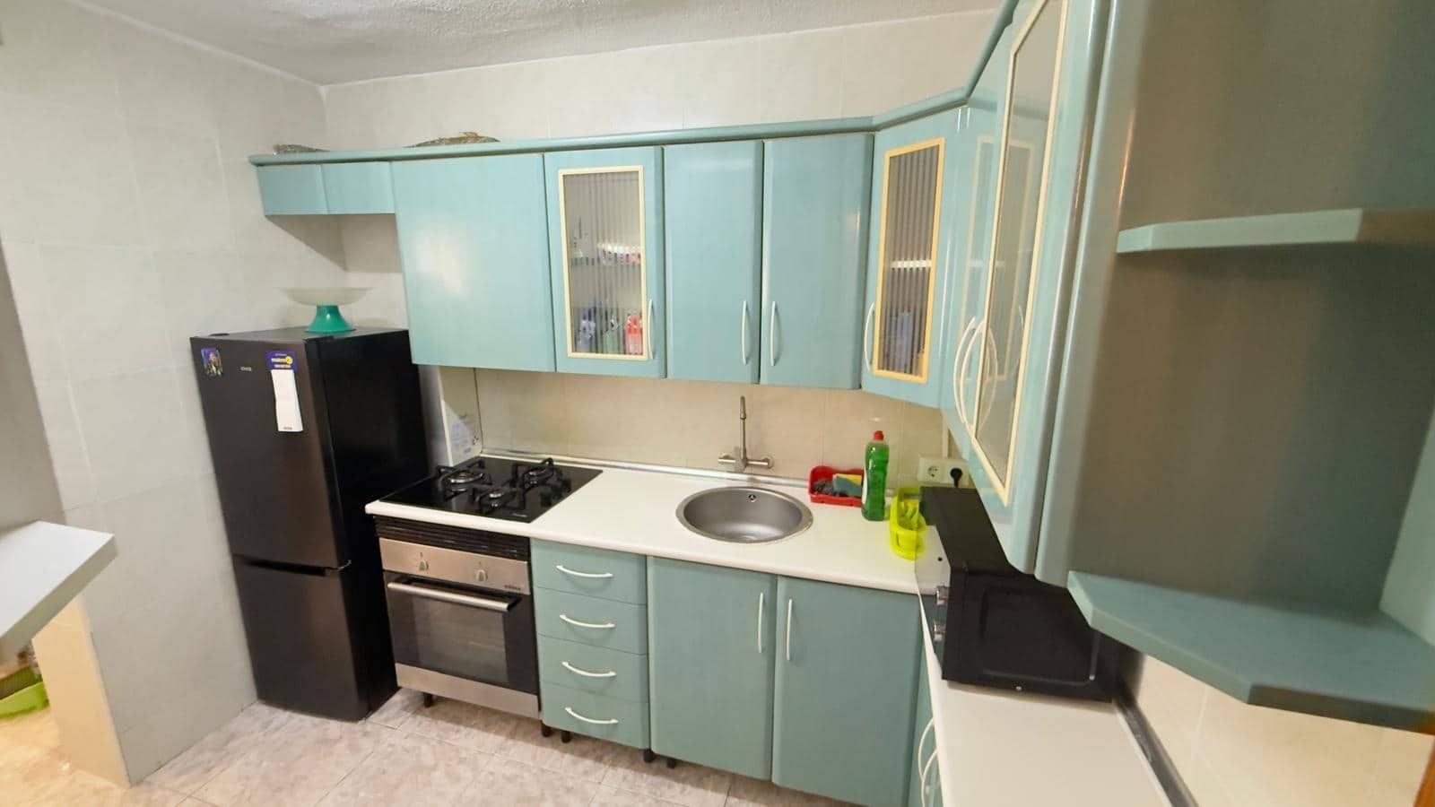 2 slaapkamer Appartement te huur in Alicante stad - € 900 (Ref: 10166795)