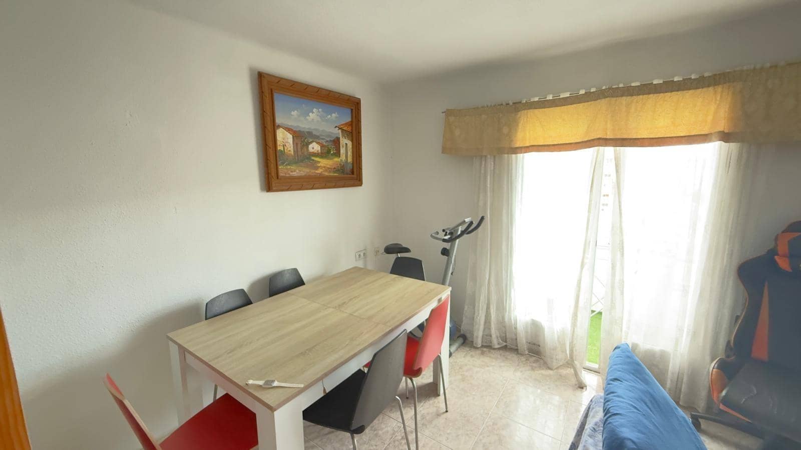 2 slaapkamer Appartement te huur in Alicante stad - € 900 (Ref: 10166795)