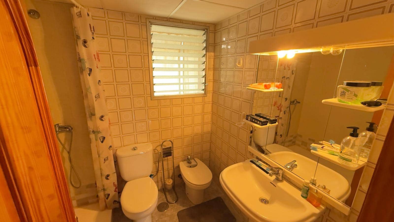 2 slaapkamer Appartement te huur in Alicante stad - € 900 (Ref: 10166795)