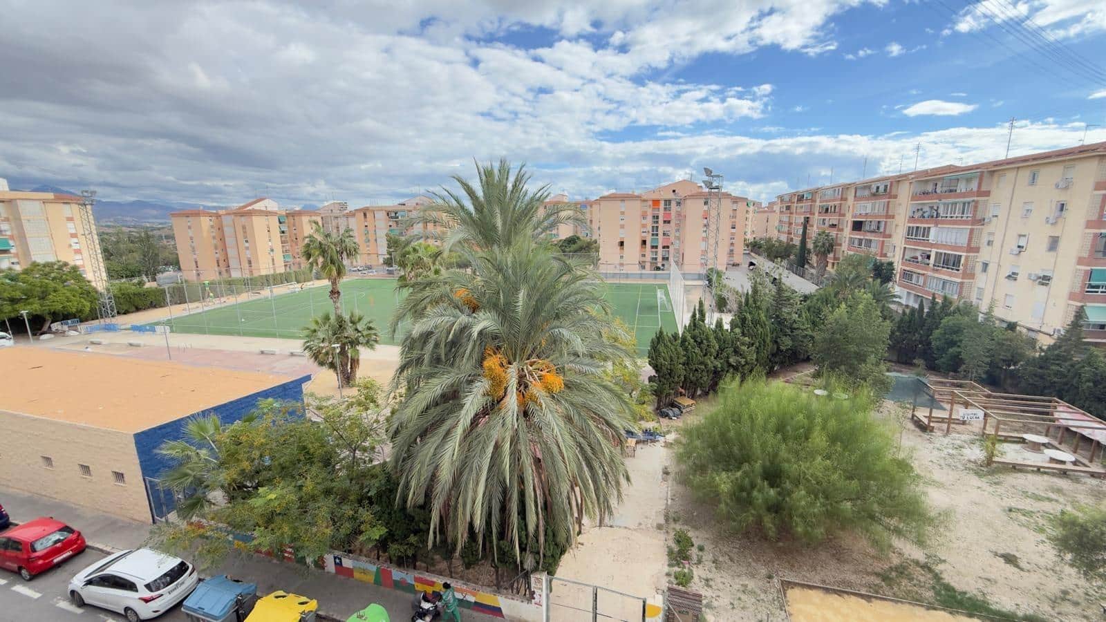 2 slaapkamer Appartement te huur in Alicante stad - € 900 (Ref: 10166795)