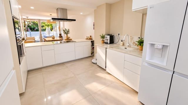 4 quarto Moradia em Banda para venda em Alicante Golf, Alicante cidade com piscina garagem - 650 000 € (Ref: 10180740)