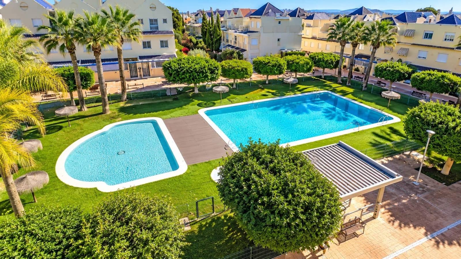 Adosado de 4 habitaciones en Alicante / Alacant ciudad en venta con piscina garaje - 650.000 € (Ref: 10180740)