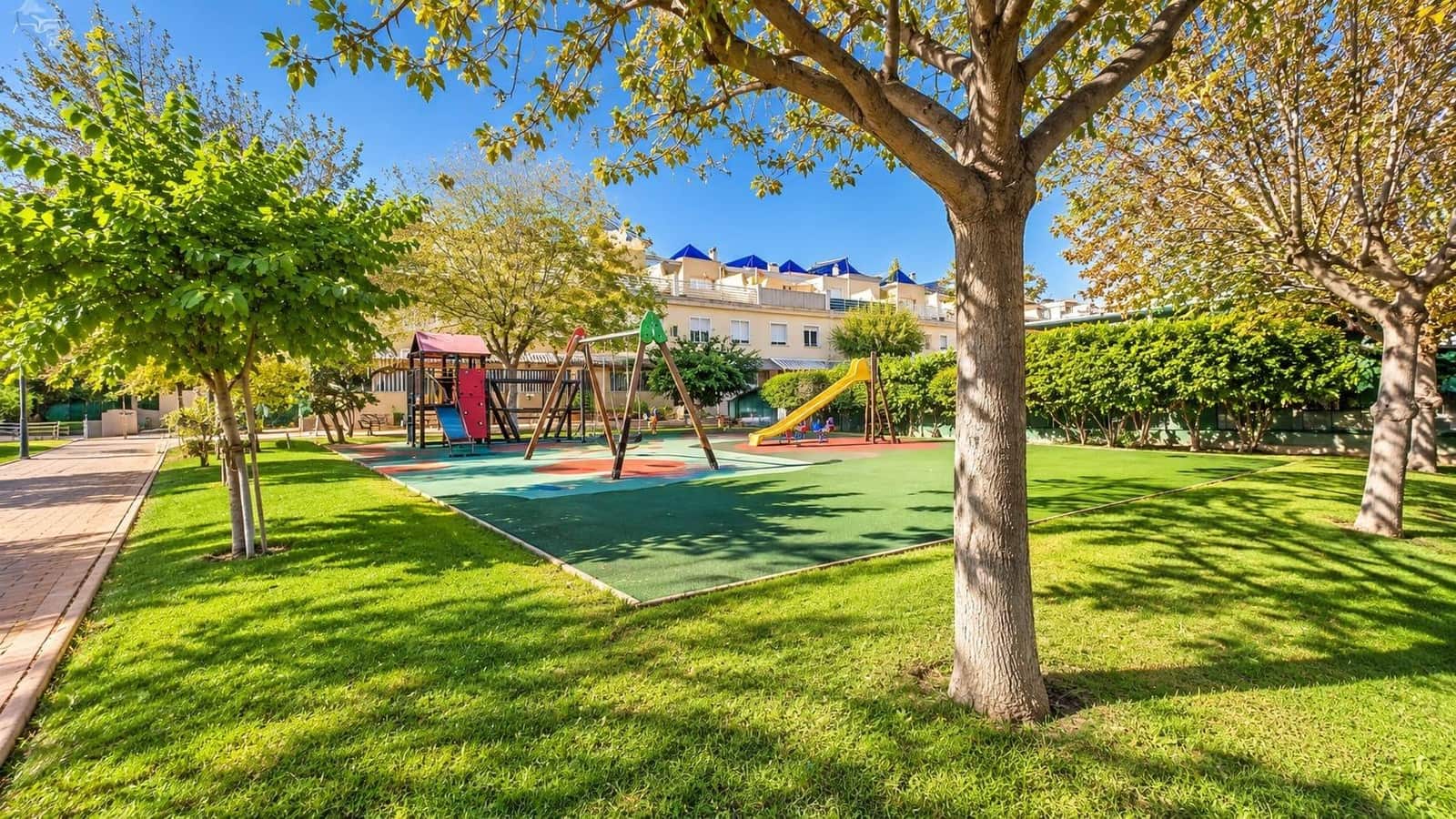 Adosado de 4 habitaciones en Alicante / Alacant ciudad en venta con piscina garaje - 650.000 € (Ref: 10180740)