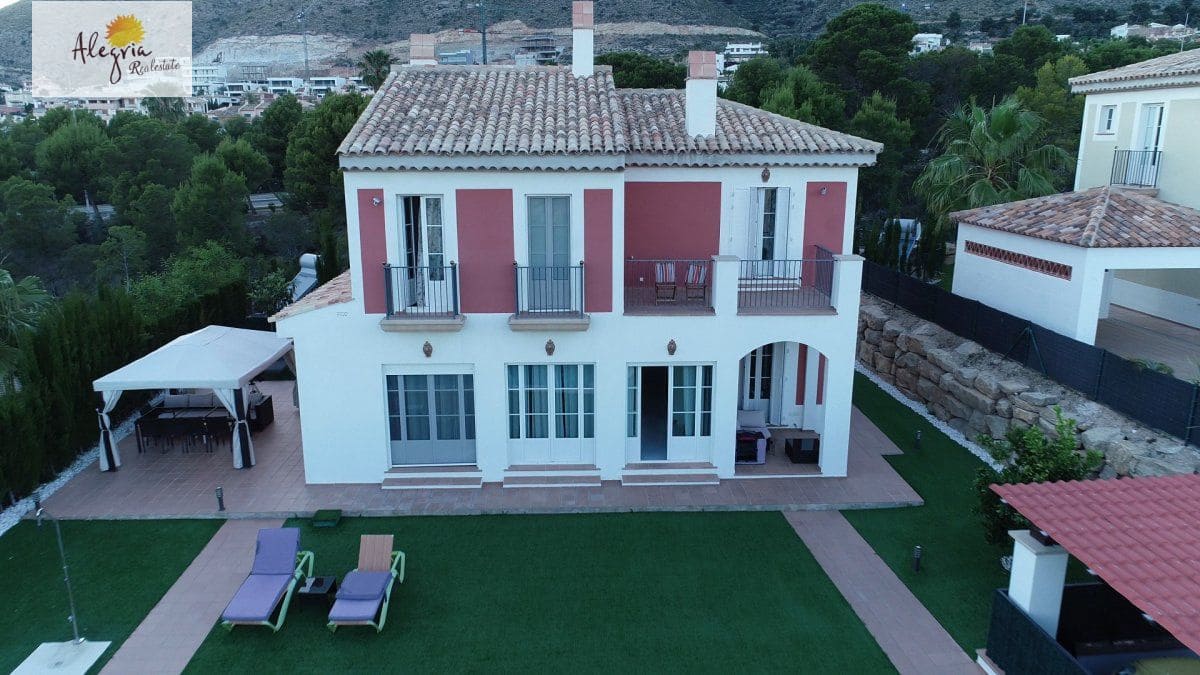 4 bedroom Villa for sale in Finestrat with pool garage - € 820,000 (Ref: 6182657)