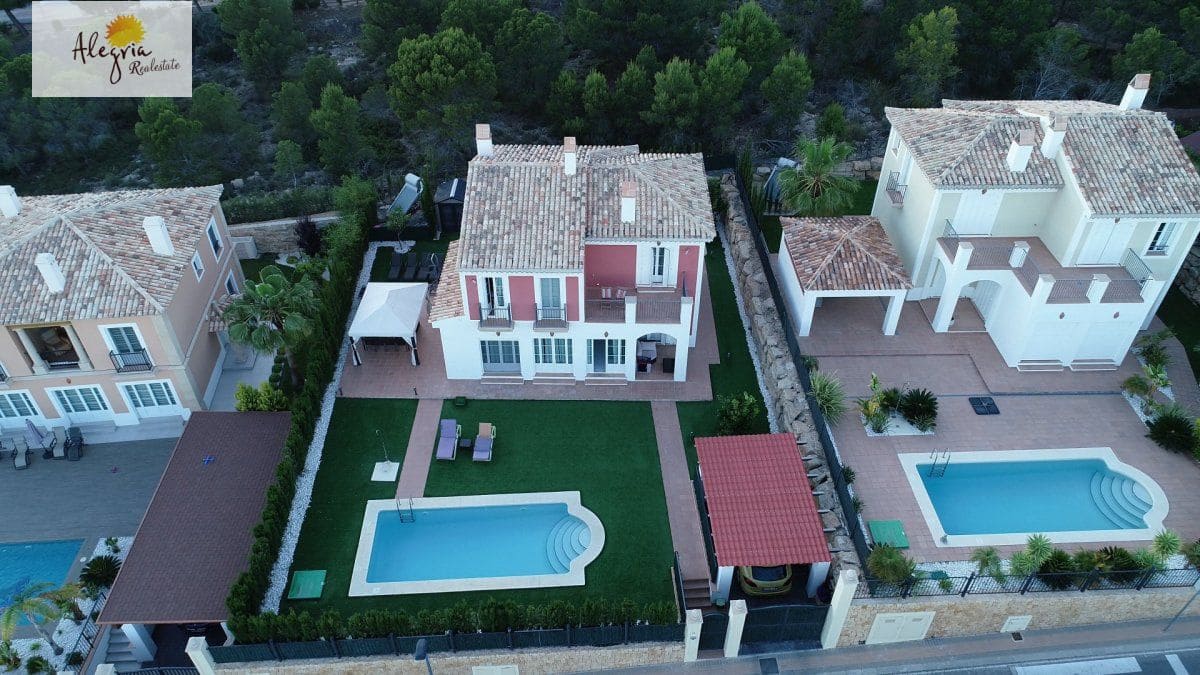 4 bedroom Villa for sale in Finestrat with pool garage - € 820,000 (Ref: 6182657)