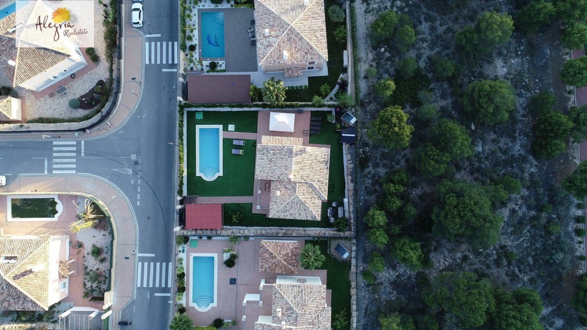 4 bedroom Villa for sale in Finestrat with pool garage - € 820,000 (Ref: 6182657)