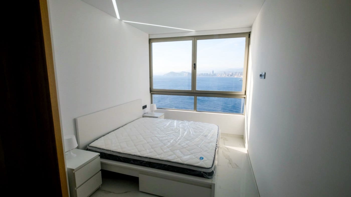 2 quarto Apartamento para arrendar em Benidorm com piscina garagem - 1 400 € (Ref: 6573625)