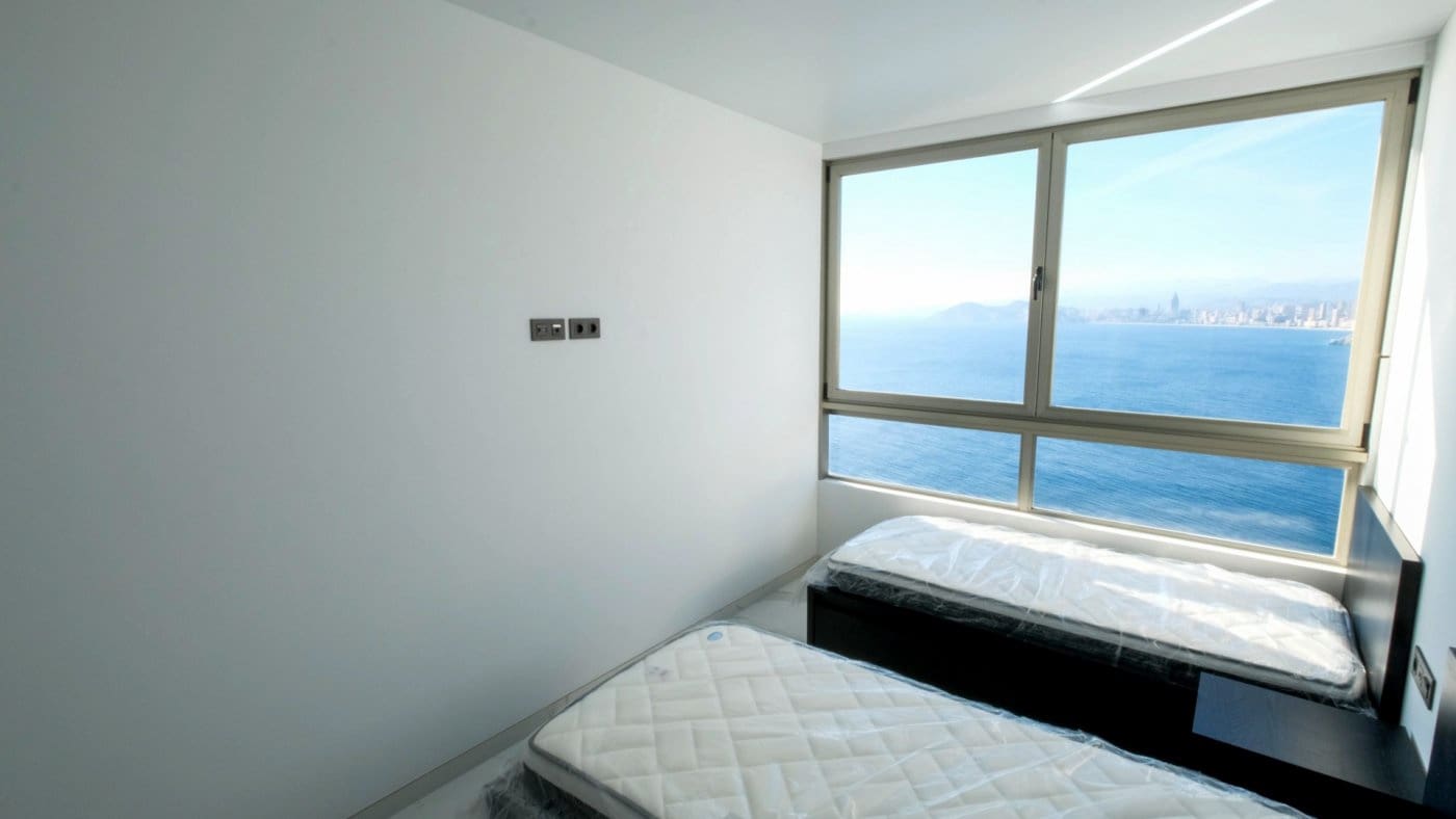2 quarto Apartamento para arrendar em Benidorm com piscina garagem - 1 400 € (Ref: 6573625)