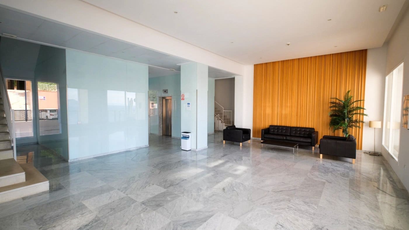 2 quarto Apartamento para arrendar em Benidorm com piscina garagem - 1 400 € (Ref: 6573625)