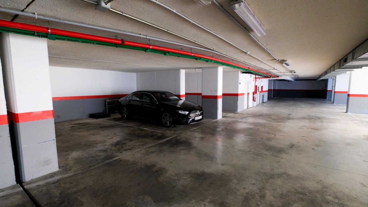 2 quarto Apartamento para arrendar em Benidorm com piscina garagem - 1 400 € (Ref: 6573625)