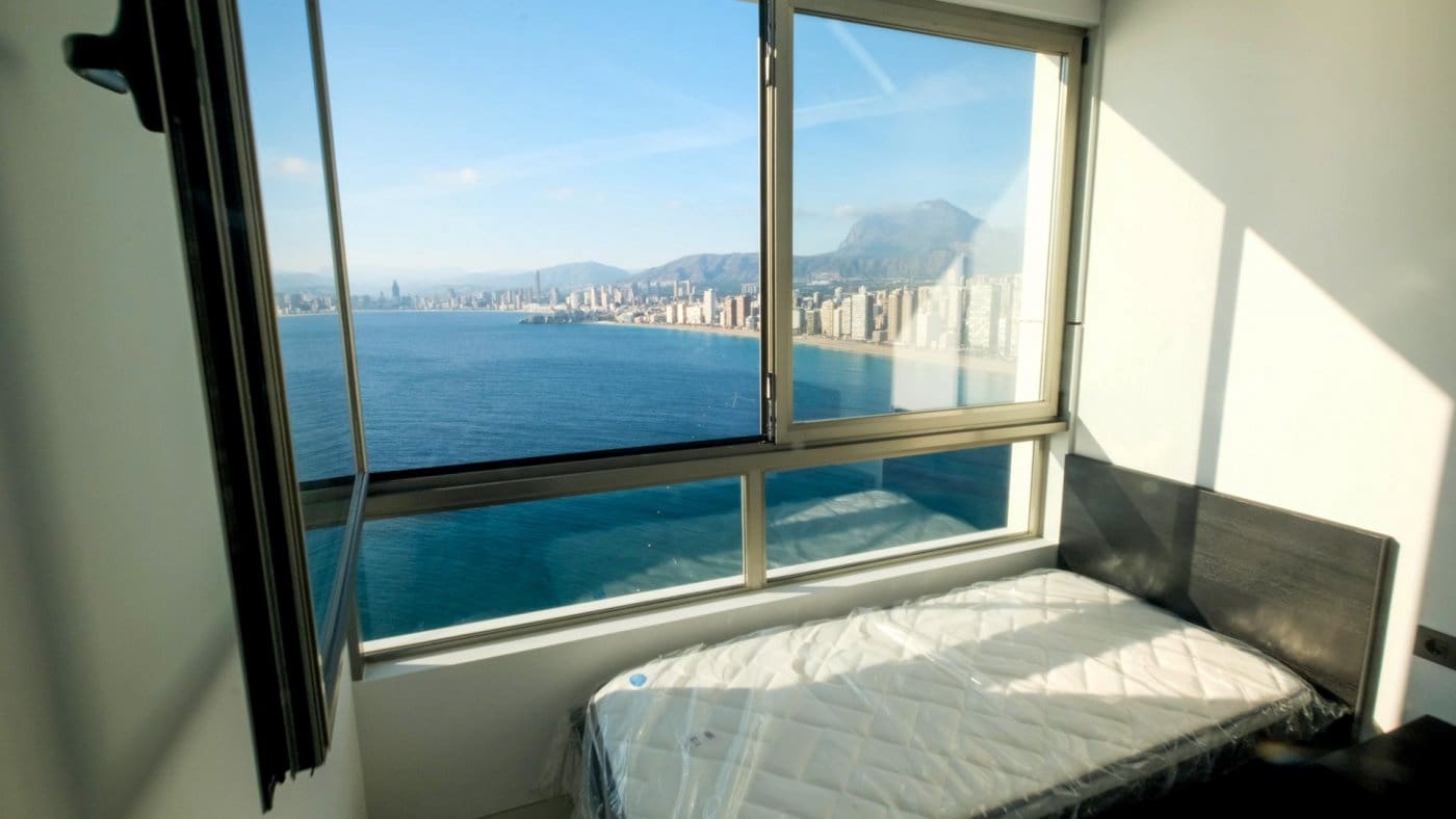 2 quarto Apartamento para arrendar em Benidorm com piscina garagem - 1 400 € (Ref: 6573625)