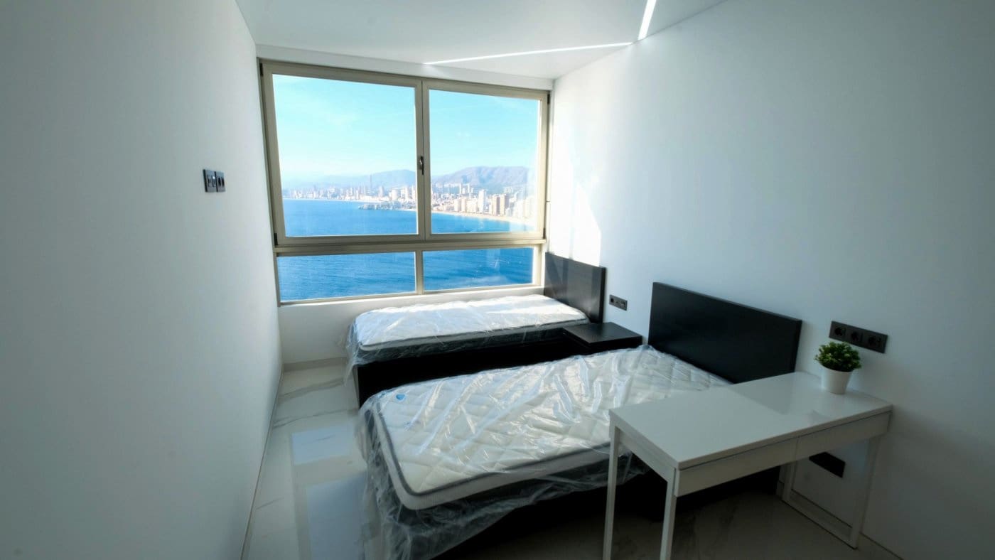 2 quarto Apartamento para arrendar em Benidorm com piscina garagem - 1 400 € (Ref: 6573625)
