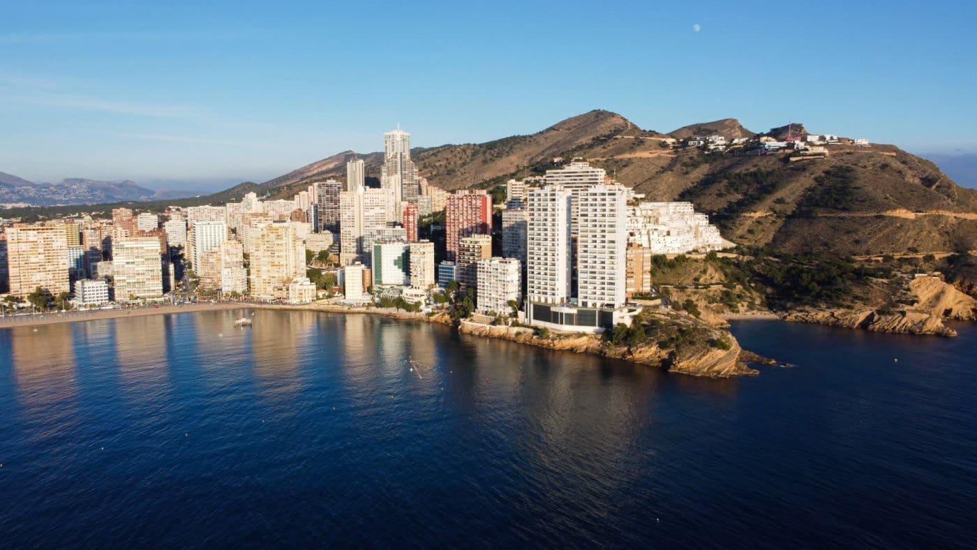 2 quarto Apartamento para arrendar em Benidorm com piscina garagem - 1 400 € (Ref: 6573625)