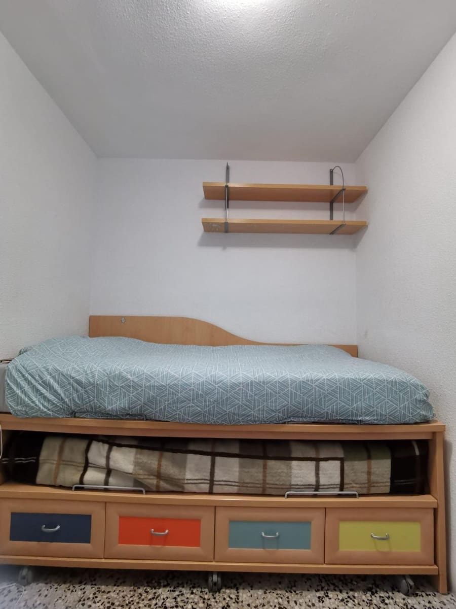 2 soverom Leilighet til leie i Alicante by - € 1 200 (Ref: 7160393)