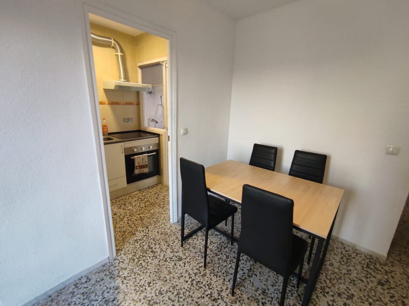 2 soverom Leilighet til leie i Alicante by - € 1 200 (Ref: 7160393)