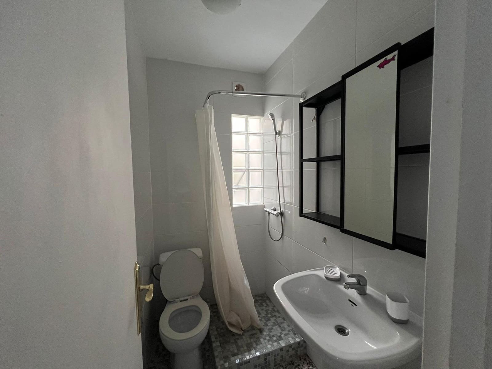 2 soverom Leilighet til leie i Alicante by - € 1 200 (Ref: 7160393)