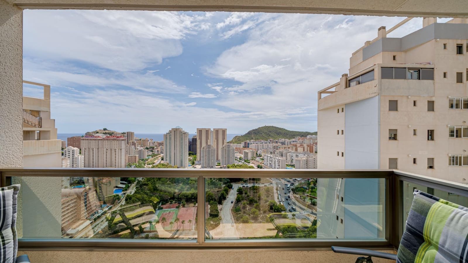 1 slaapkamer Flat te huur in La Villajoyosa / Vila Joiosa met zwembad garage - € 950 (Ref: 7516438)