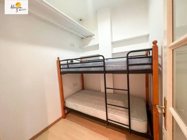 3 soveværelse Lejlighed til leje i El Botanic, Valencia by - € 1.300 (Ref: 7575861)