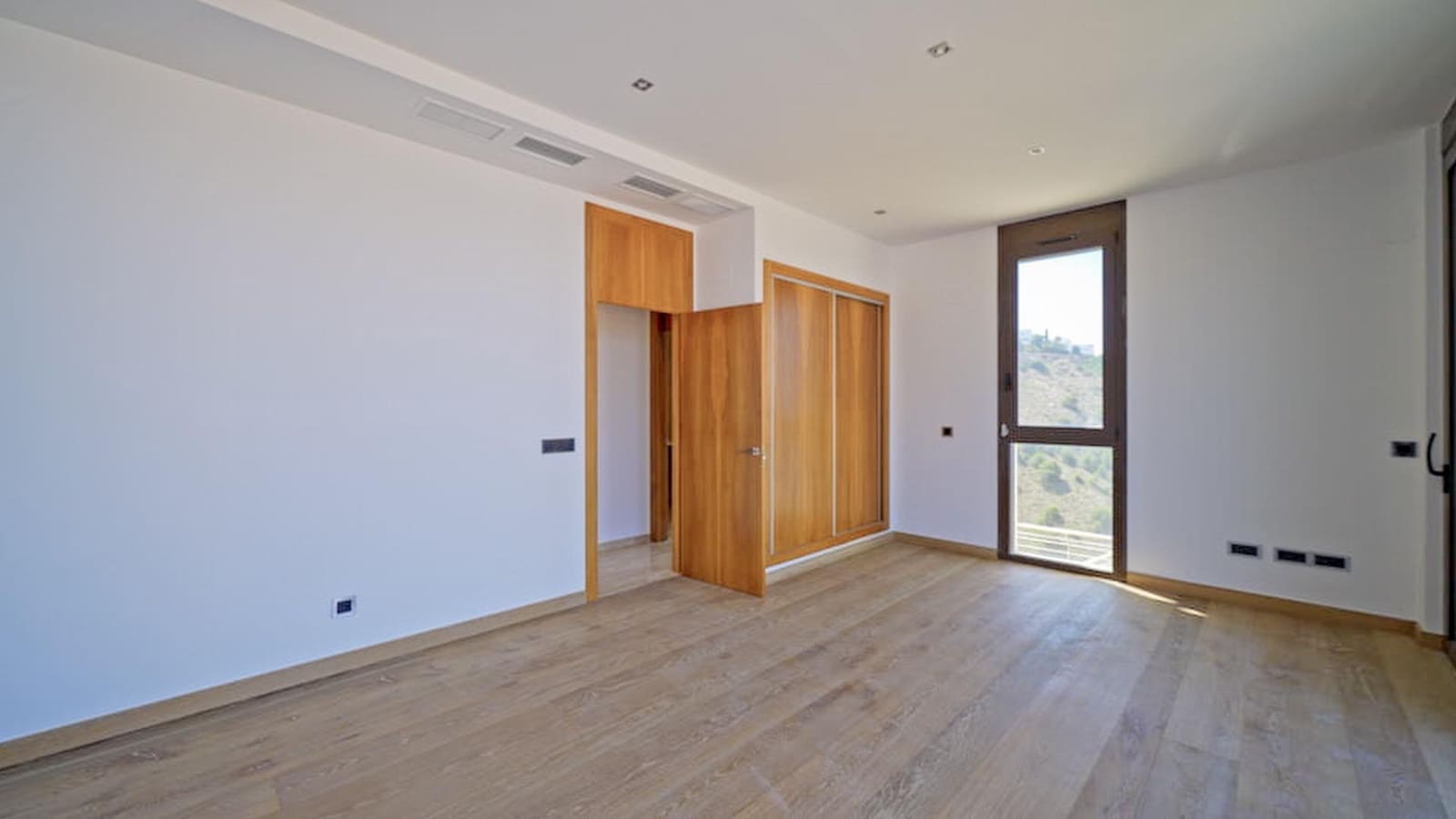 4 soverom Villa til salgs i Benidorm med svømmebasseng garasje - € 3 100 000 (Ref: 7682541)