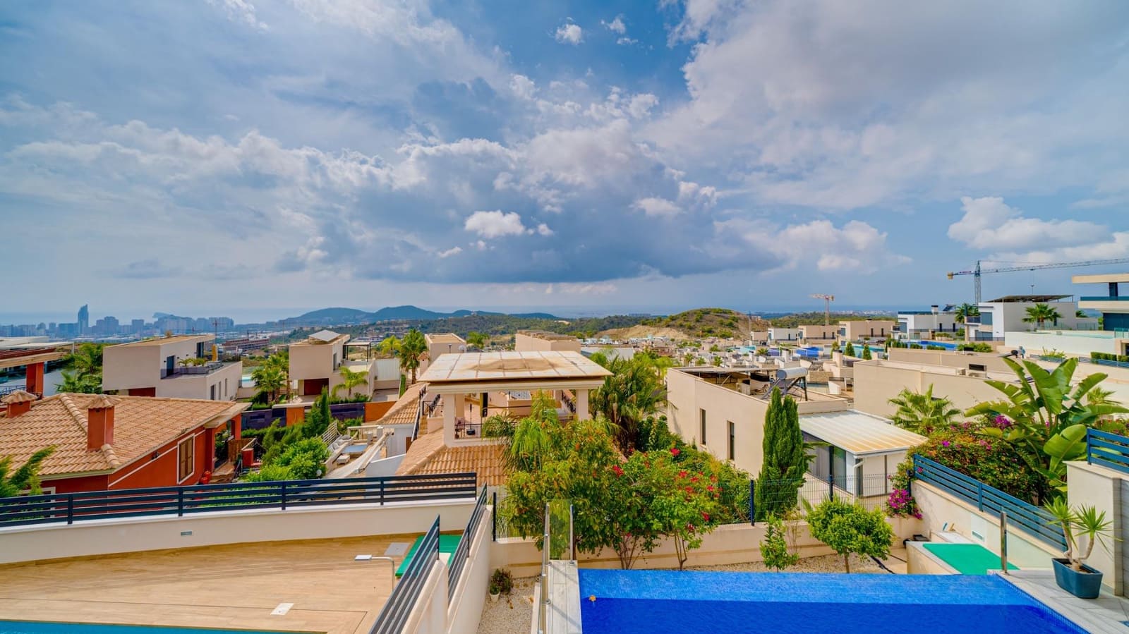 Chalet de 3 habitaciones en Finestrat en venta con piscina - 685.000 € (Ref: 7777335)