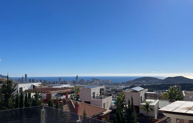 Chalet de 3 habitaciones en Finestrat en venta con piscina - 685.000 € (Ref: 7777335)