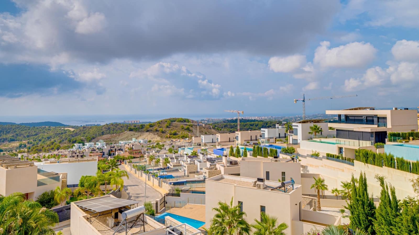 Chalet de 3 habitaciones en Finestrat en venta con piscina - 685.000 € (Ref: 7777335)