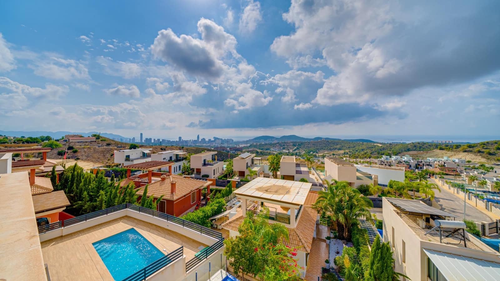 Chalet de 3 habitaciones en Finestrat en venta con piscina - 685.000 € (Ref: 7777335)