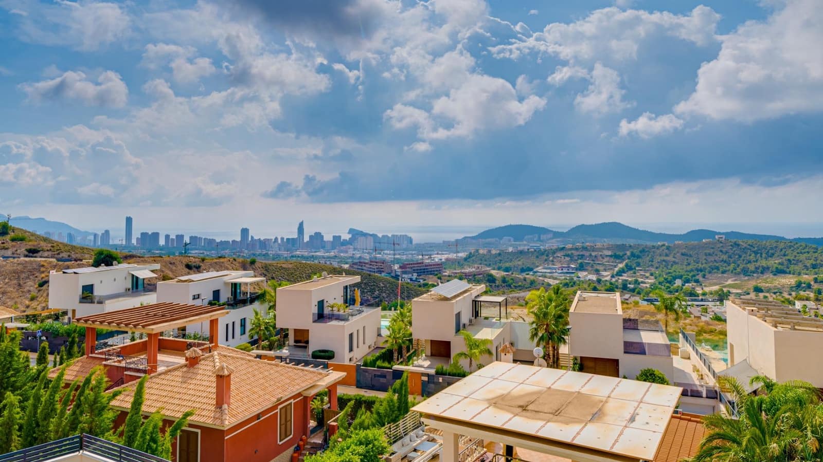 Chalet de 3 habitaciones en Finestrat en venta con piscina - 685.000 € (Ref: 7777335)