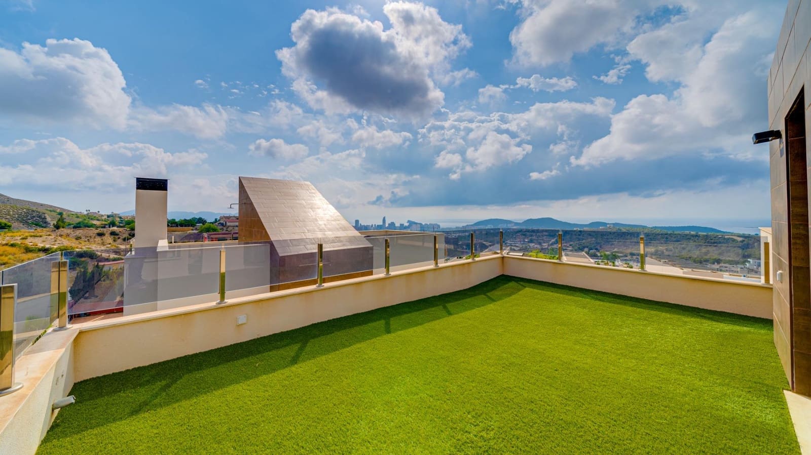 Chalet de 3 habitaciones en Finestrat en venta con piscina - 685.000 € (Ref: 7777335)