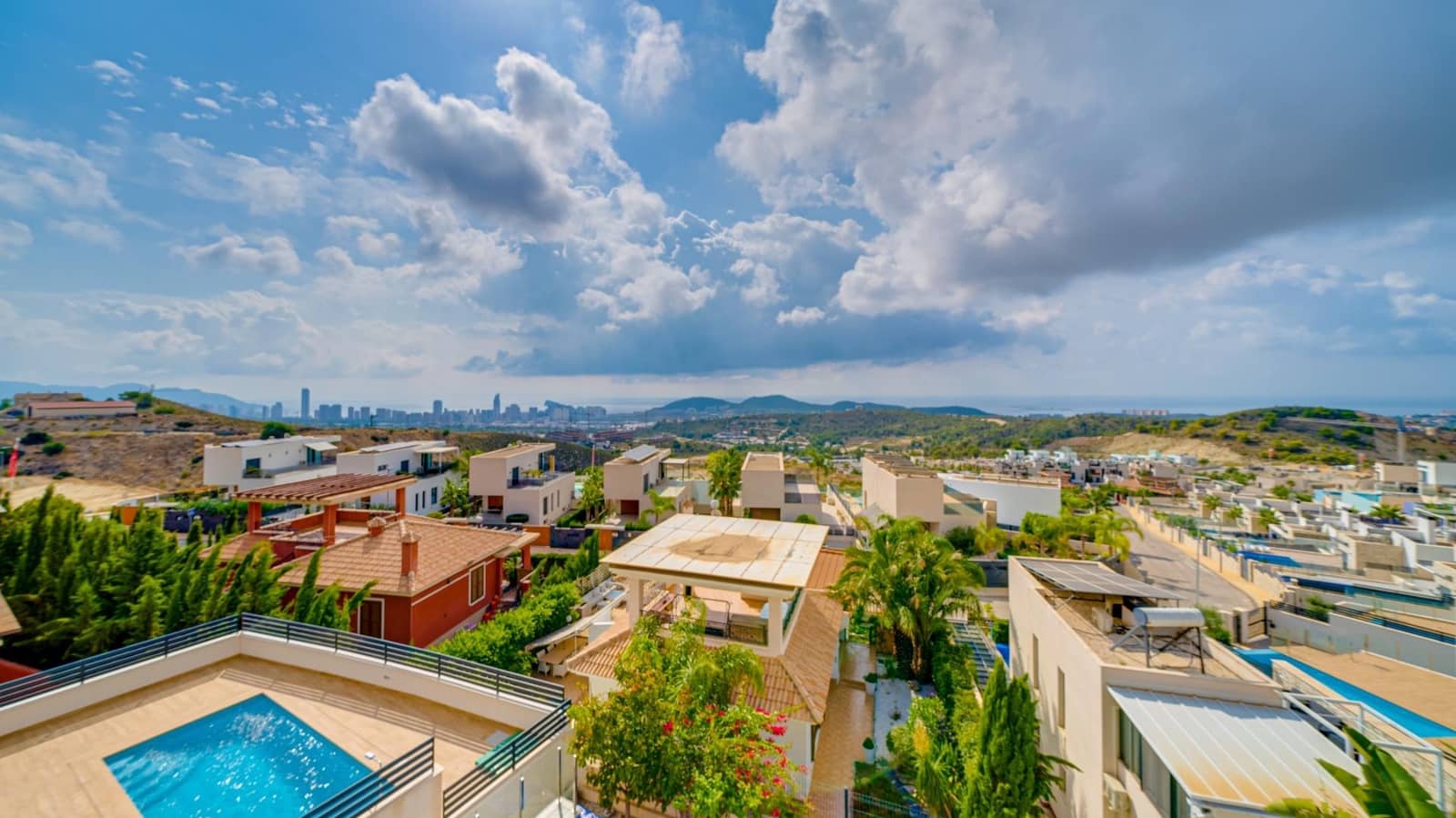 Chalet de 3 habitaciones en Finestrat en venta con piscina - 685.000 € (Ref: 7777335)